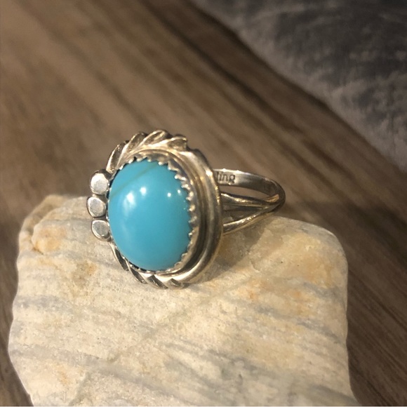 Turquoise Sterling Silver Ring - Picture 6 of 8